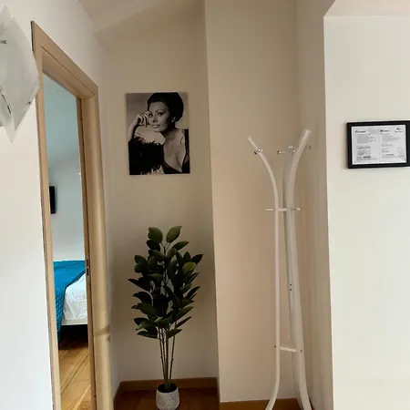 Loren House Apartament *